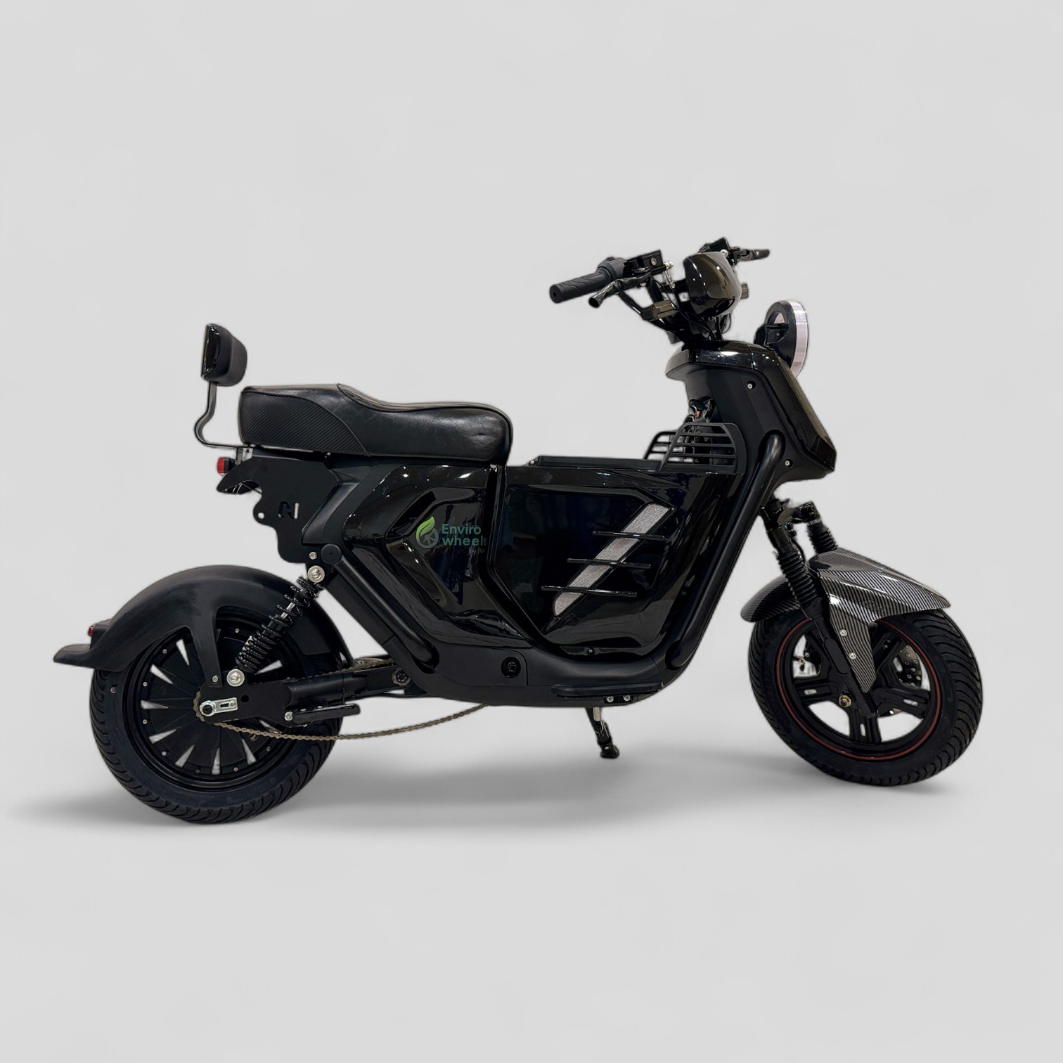 UB+ ელექტრო მოპედი LiFePO4 48V 70Ah — გარემოს ბორბლები